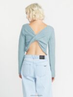 con un suéter torcido azul ahumado Z44ZX860 ropa mujer - Image 7