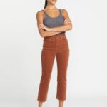 pantalones rectos colocados nuez moscada Z44ZX923 ropa mujer
