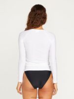Rashguard de manga larga con 50 UPF de Simply Core blanco Z44ZX1106 ropa mujer - Image 3